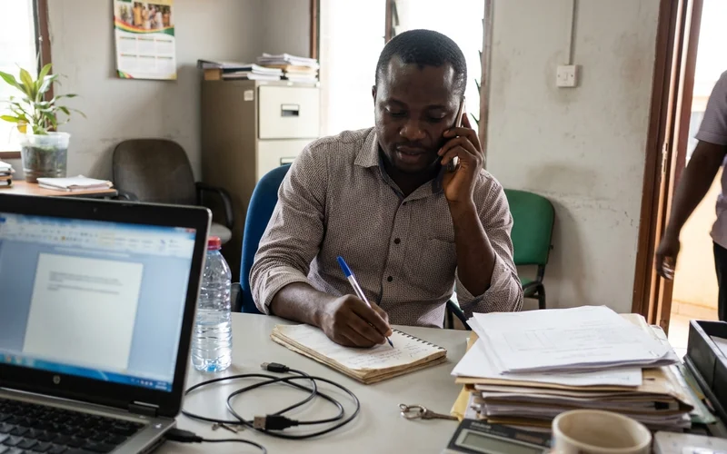 Account manager on a strategy call with a new client, taking notes